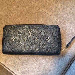 Louis Vuitton Zippy Wallet